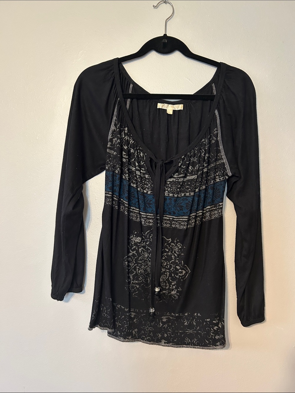 Karen Kane Black Long-Sleeve Tie-Front Tunic with Blue Accent